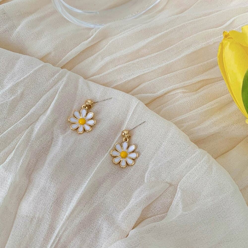 Sterling Silver Daisy Floral Dangle Earrings